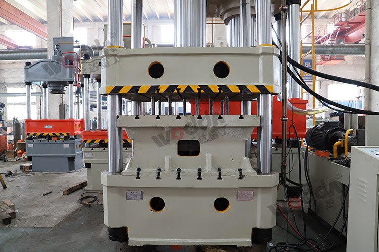 315噸拉伸液(yè)壓機(上置(zhì)液壓墊3) 315噸(dūn)拉伸液壓(ya)機(上置液(yè)壓墊3)