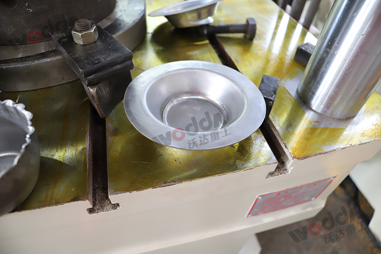 200噸液壓機加工金(jīn)屬托盤成品.jpg 200噸液(ye)壓機加工金屬托(tuo)盤成品.jpg