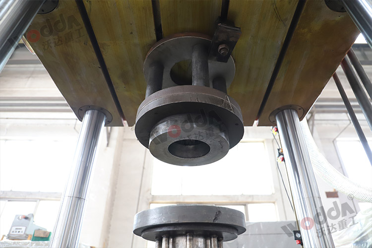 200噸金屬(shǔ)托盤拉伸液壓機(ji)(模具) 200噸金屬托盤(pan)拉伸液壓機(模具(jù))