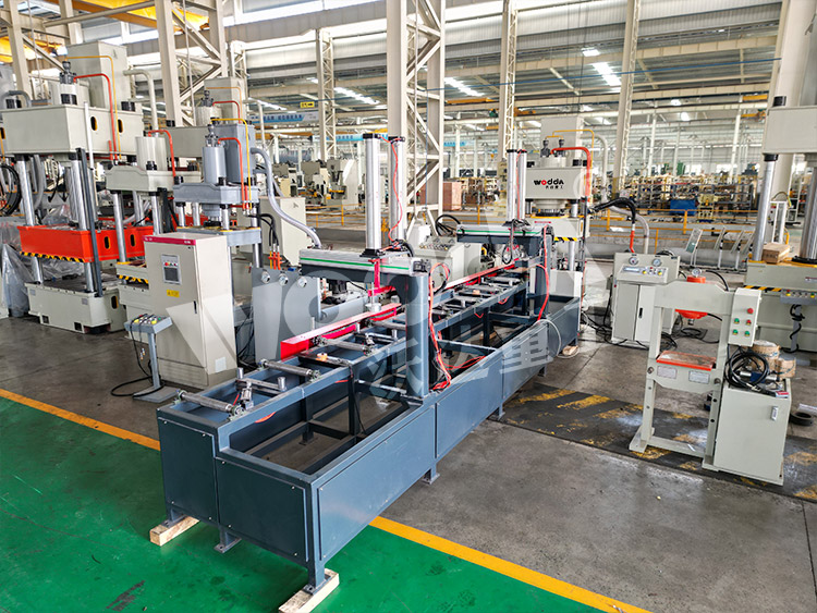 250噸(dūn)錨杆托盤生(sheng)産線(圖2) 250噸錨(mao)杆托盤生産(chan)線(圖2)