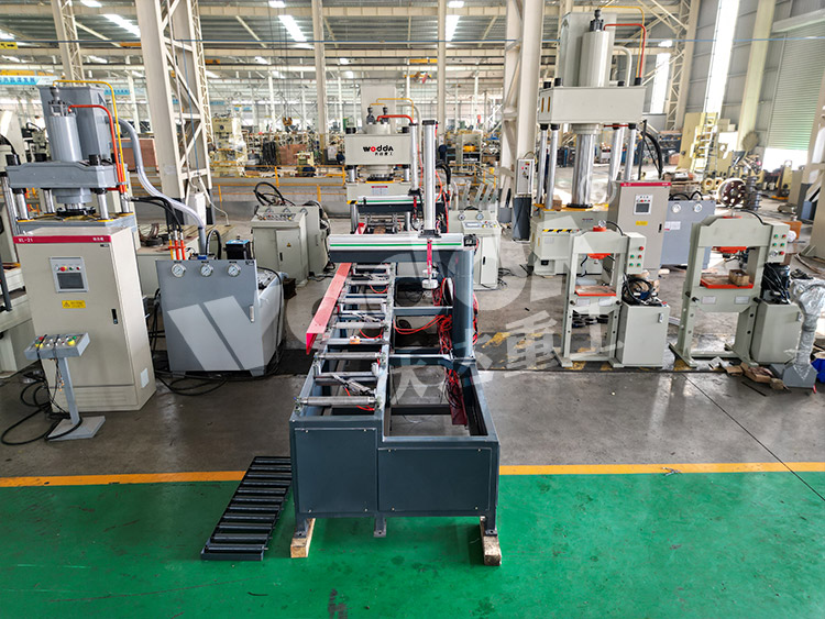 250噸錨杆(gan)托盤生産線(xian)(圖1) 250噸錨杆托(tuo)盤生産線(圖(tú)1)