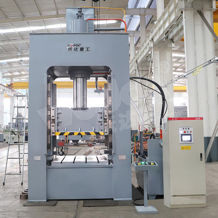 250噸框架式(shì)拉伸液壓機(圖(tú)1) 250噸框架式拉伸(shēn)液壓機(圖1)