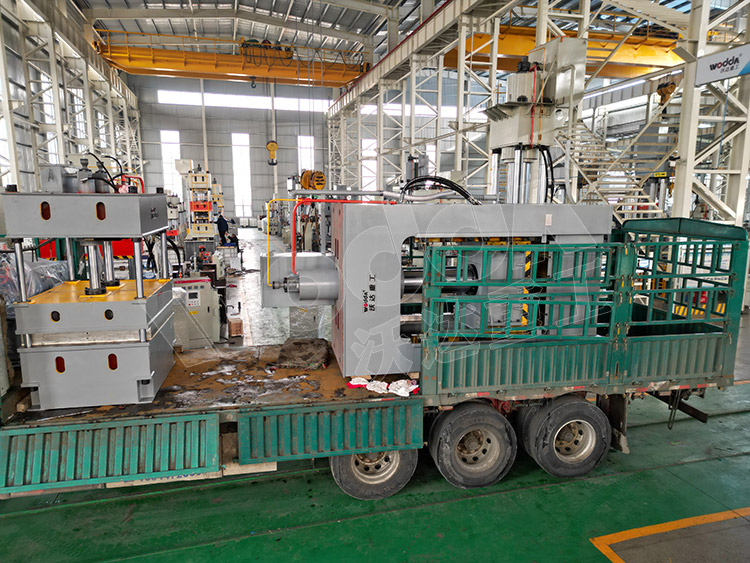 250噸框架式拉伸(shen)液壓機發貨 250噸(dūn)框架式拉伸液(ye)壓機發貨