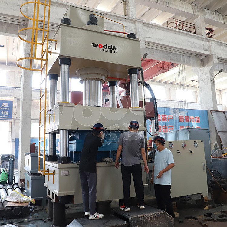 500噸不鏽鋼(gang)水箱液壓(yā)機(圖1) 500噸不(bu)鏽鋼水箱(xiang)液壓機(圖(tu)1)