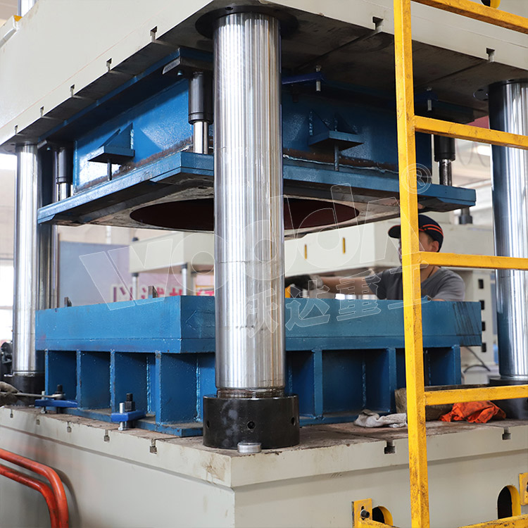 500噸不鏽鋼(gang)水箱液壓(yā)機(立柱) 500噸(dun)不鏽鋼水(shuǐ)箱液壓機(jī)(立柱)