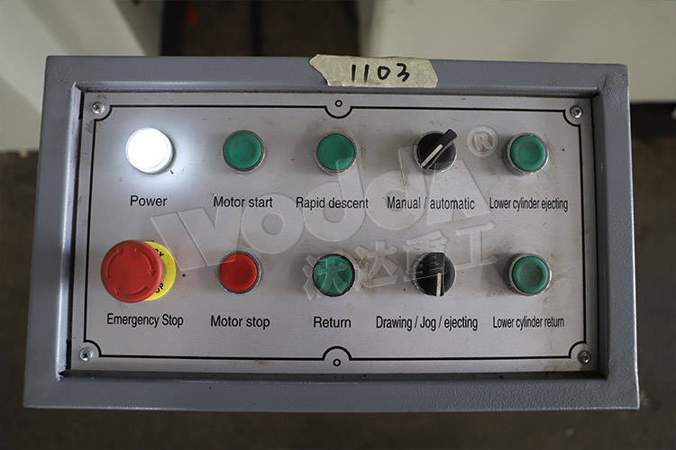 150噸拉伸機(ji)(控制台) 150噸(dun)拉伸機(控(kòng)制台)
