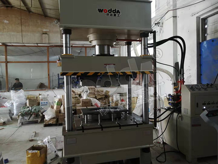 250噸(dūn)太陽能路燈殼(ke)拉伸液壓機 250噸(dun)太陽能路燈殼(ke)拉伸液壓機