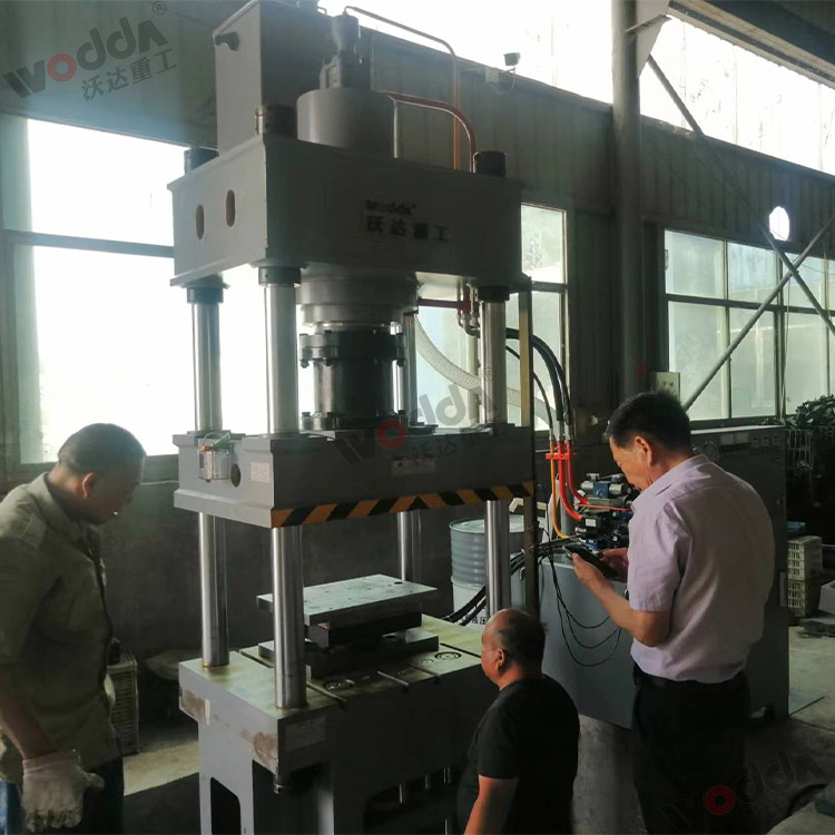 200噸不鏽鋼(gāng)離心風機(ji)拉伸成型(xíng)液壓機 200噸(dun)不鏽鋼離(lí)心風機拉(la)伸成型液(yè)壓機