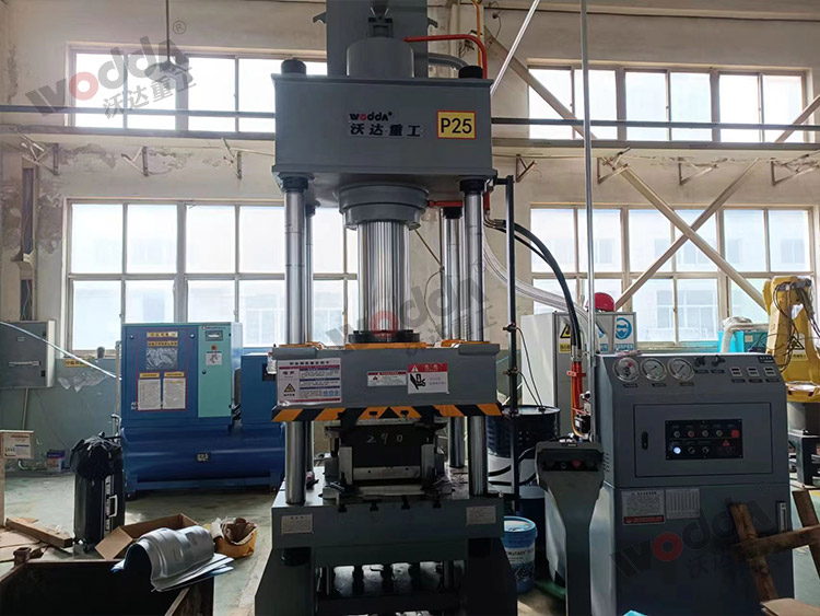 200噸拉(lā)伸液壓機壓(yā)汽車排氣管(guan)散熱罩客戶(hù)現場 200噸拉伸(shēn)液壓機壓汽(qi)車排氣管散(sàn)熱罩客戶現(xiàn)場