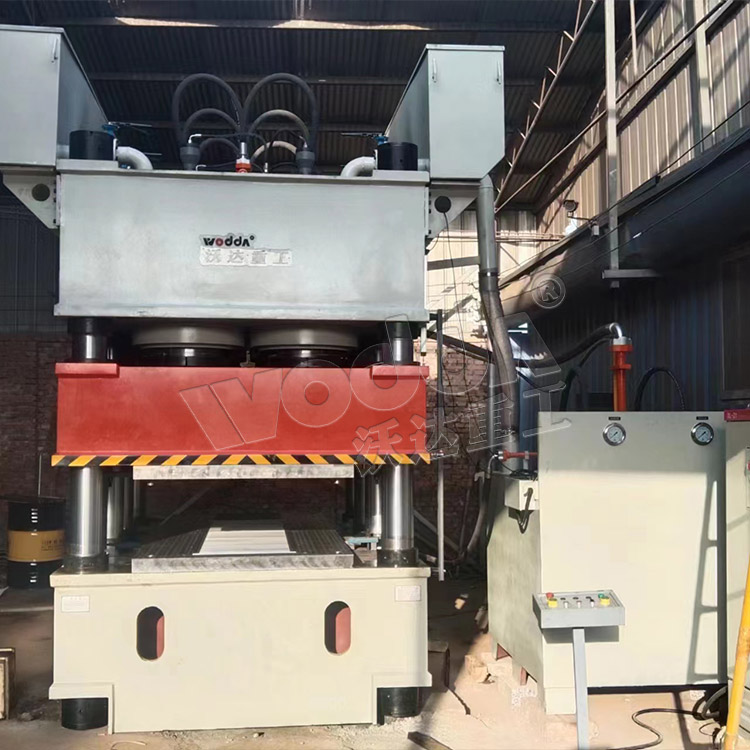 3000噸門面(miàn)壓花機(jī)現場 3000噸(dun)門面壓(yā)花機現(xian)場