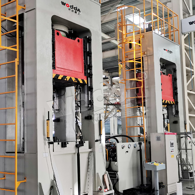 630噸框(kuàng)架液壓(yā)機(兩台(tái)) 630噸框架(jià)液壓機(ji)(兩台)