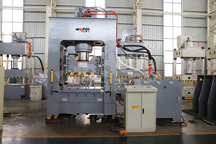 315噸框(kuang)架式薄闆(pan)拉伸液壓(ya)機 315噸框架(jià)式薄闆拉(lā)伸液壓機(jī)