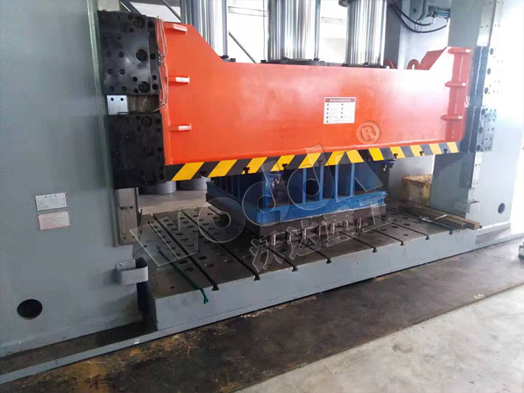 1000噸框架式液(yè)壓機拉伸金(jin)屬薄闆 1000噸框(kuang)架式液壓機(ji)拉伸金屬薄(bao)闆