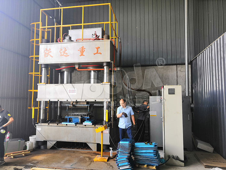 500噸不(bu)鏽鋼托盤拉伸成(cheng)型液壓機 500噸不鏽(xiù)鋼托盤拉伸成型(xing)液壓機