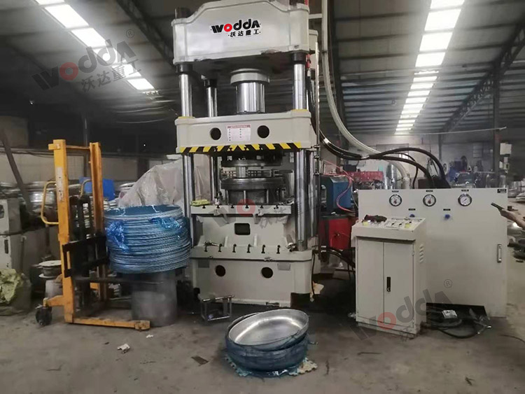 315噸汽(qì)車水箱(xiang)拉伸液(ye)壓機 315噸(dun)汽車水(shui)箱拉伸(shēn)液壓機(jī)