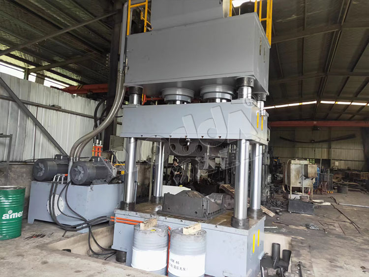 800噸金屬(shǔ)冷壓成型液壓(ya)機 800噸金屬冷壓(ya)成型液壓機