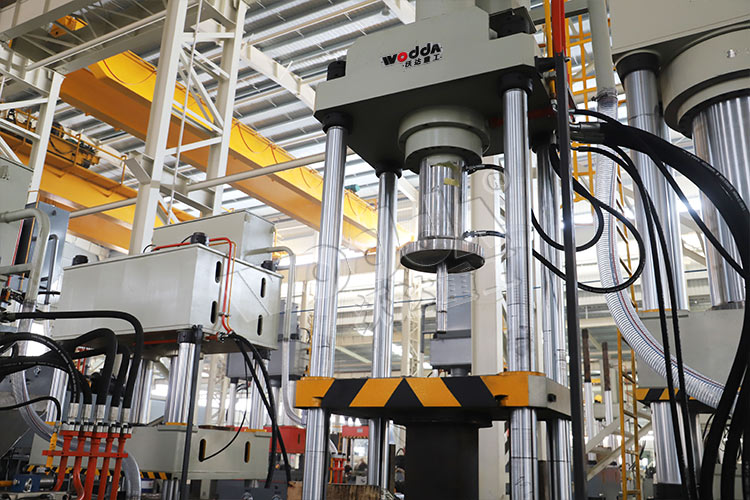 汽車濾(lǜ)清器外殼(ke)拉伸液壓(yā)機打料缸(gāng) 汽車濾清(qing)器外殼拉(la)伸液壓機(jī)打料缸