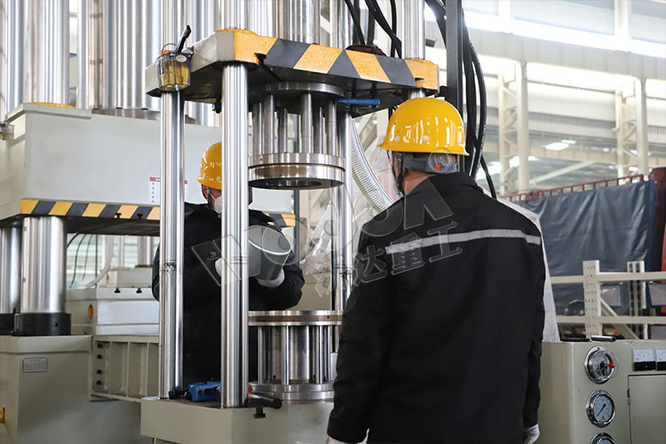 汽(qi)車濾清器(qì)外殼拉伸(shen) 汽車濾清(qing)器外殼拉(la)伸