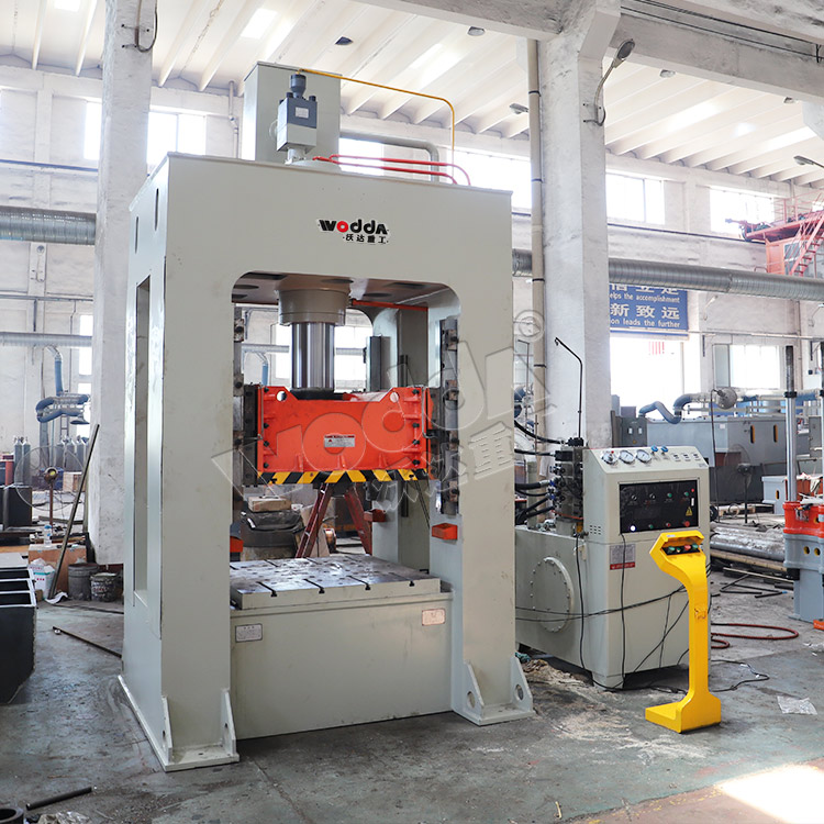 200噸框(kuàng)架式薄闆拉(lā)伸液壓機現(xian)貨 200噸框架式(shi)薄闆拉伸液(yè)壓機現貨