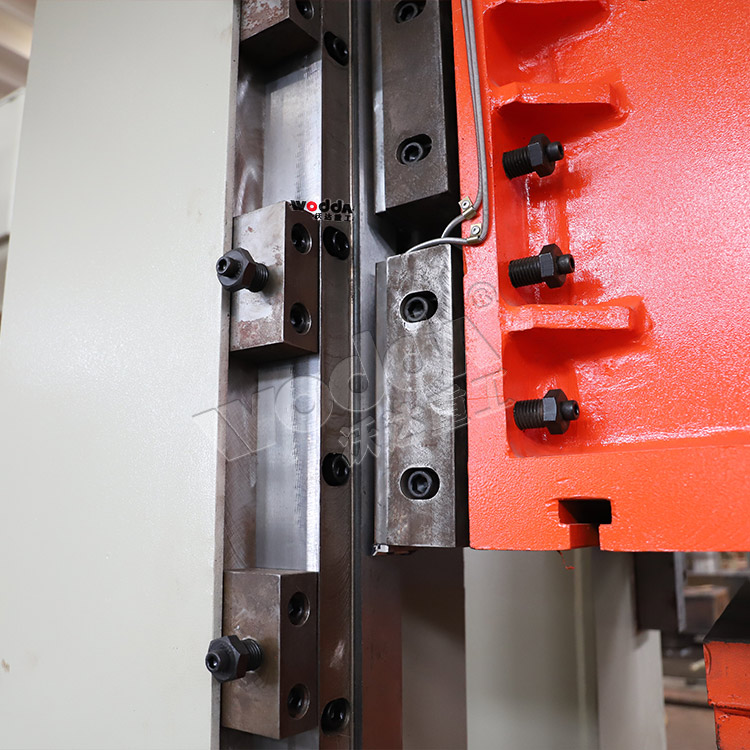 200噸框架式(shi)液壓機(導軌(gui)) 200噸框架式液(ye)壓機(導軌)