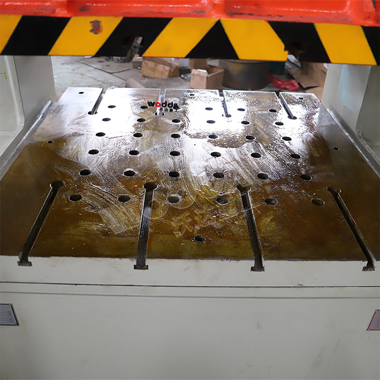 工作(zuò)台(液壓墊) 工(gong)作台(液壓墊(niàn))