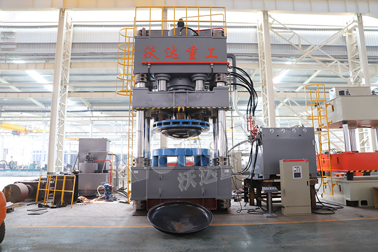 2500噸封頭液壓(yā)機 2500噸封頭液壓機(jī)