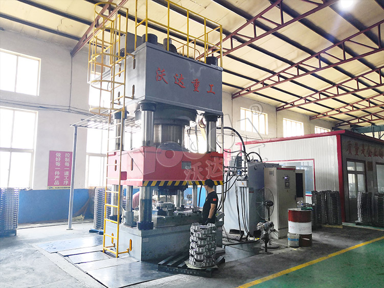 2000噸汽(qì)車離合器殼體成(chéng)型液壓機 2000噸汽車(chē)離合器殼體成型(xing)液壓機