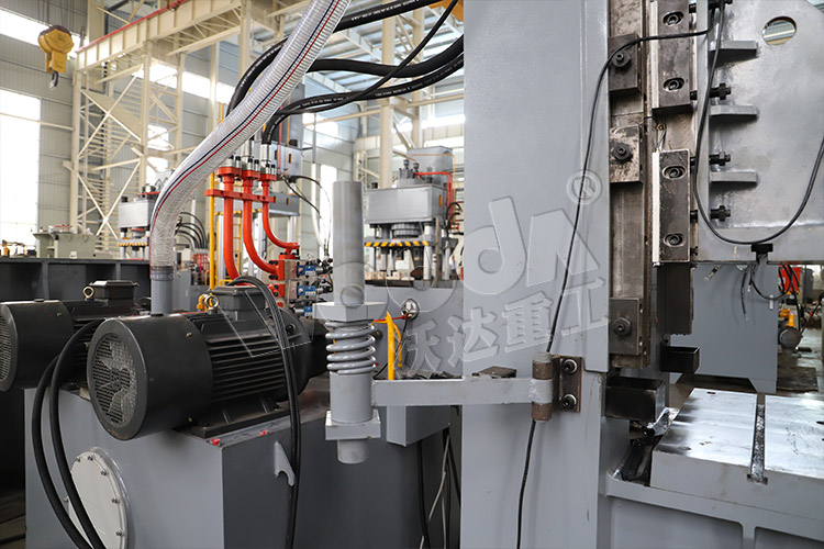 框架式(shi)液壓機電機(ji)