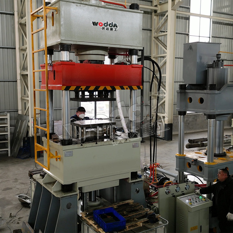 315噸(dūn)不鏽鋼(gang)蹲便器(qi)拉伸液(yè)壓機 315噸(dūn)不鏽鋼(gāng)蹲便器(qi)拉伸液(ye)壓機