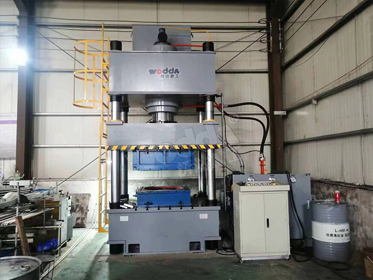 500噸不(bú)鏽鋼水箱(xiāng)成型液壓(yā)機 500噸不鏽(xiu)鋼水箱成(chéng)型液壓機(jī)