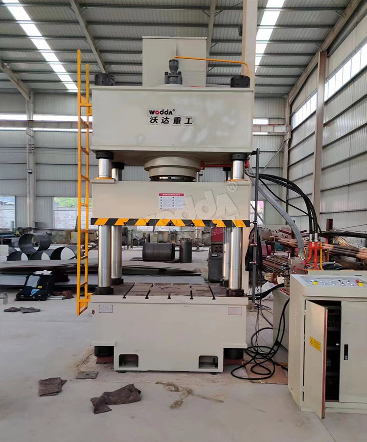 400噸不鏽(xiu)鋼水箱拉(la)伸液壓機(jī) 400噸不鏽鋼(gāng)水箱拉伸(shēn)液壓機