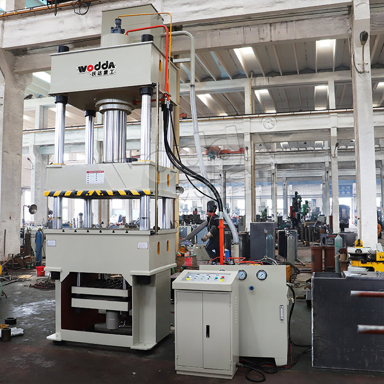 315噸不鏽(xiù)鋼拉伸(shen)液壓機(ji) 315噸不鏽(xiù)鋼拉伸(shēn)液壓機(jī)