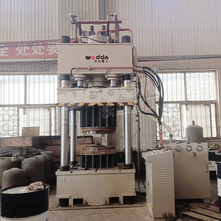 315噸封頭(tou)液壓機(ji) 315噸封頭(tou)液壓機(ji)