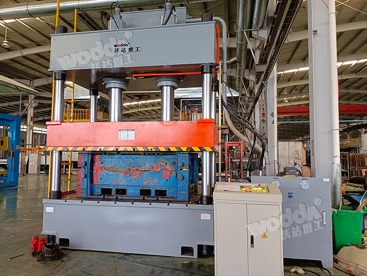 315噸汽車内(nèi)飾熱壓成(chéng)型液壓機(ji) 315噸汽車内(nèi)飾熱壓成(cheng)型液壓機(jī)