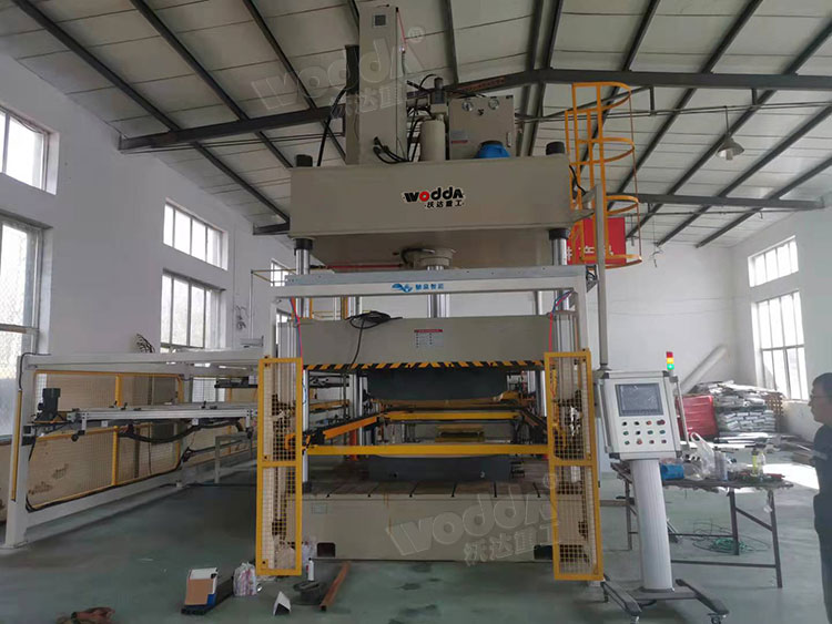 160噸(dun)汽車内飾(shi)成型液壓(ya)機 160噸汽車(che)内飾成型(xing)液壓機