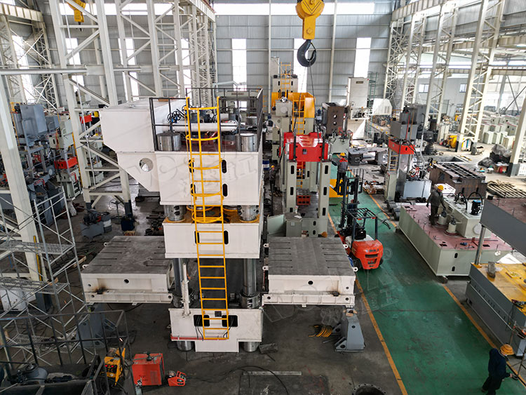 3000噸三梁四柱壓力(li)機 (2) 3000噸三梁四柱壓(yā)力機 (2)