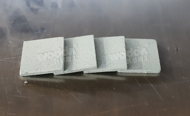 碳(tan)化矽粉末(mo)壓塊 碳化(hua)矽粉末壓(ya)塊