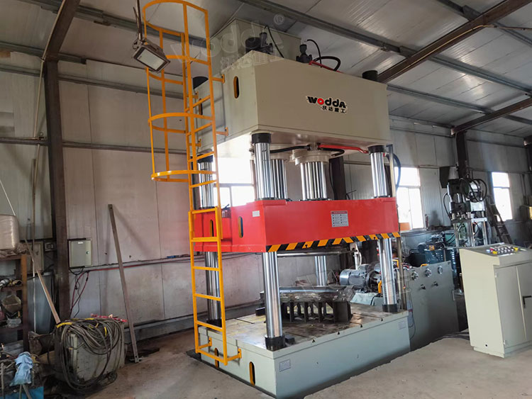 400噸四柱(zhù)液壓機 400噸四(sì)柱液壓機