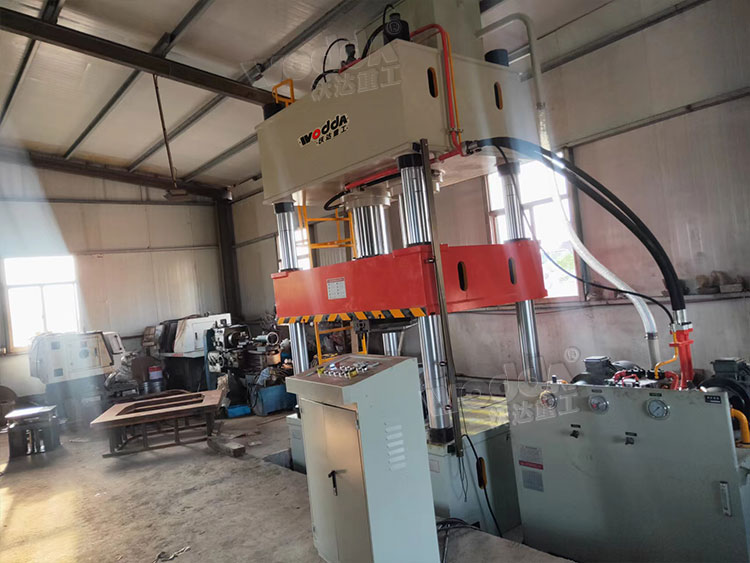 400噸(dun)金屬制品成(cheng)型液壓機 400噸(dūn)金屬制品成(chéng)型液壓機