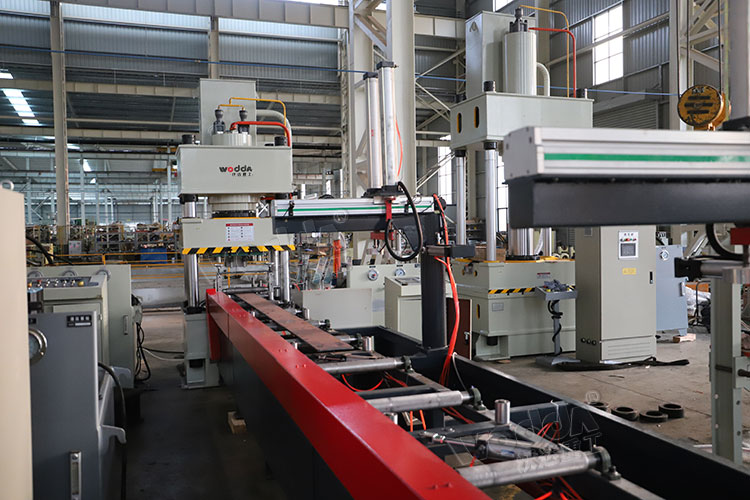 250噸錨杆托(tuo)盤液壓機生(shēng)産線 250噸錨杆(gǎn)托盤液壓機(jī)生産線