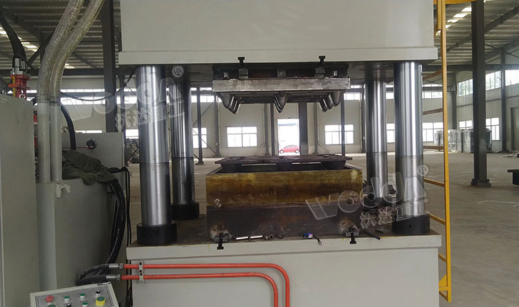 九(jiu)腳塑料托盤(pan)模具 九腳塑(su)料托盤模具(ju)