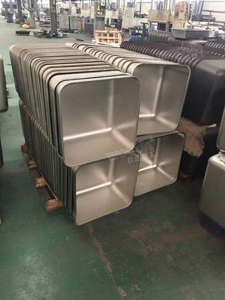 四(sì)柱液壓機(ji)拉伸不鏽(xiu)鋼水槽成(cheng)品 四柱液(ye)壓機拉伸(shēn)不鏽鋼水(shui)槽成品