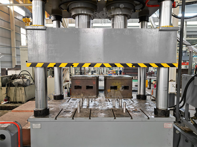 630噸(dūn)拉伸機(ji)帶液壓(yā)墊 630噸拉(lā)伸機帶(dài)液壓墊(niàn)