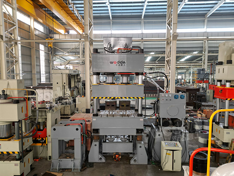 汽(qi)車钣金(jīn)件拉伸(shēn)液壓機(ji) 汽車钣(bǎn)金件拉(la)伸液壓(yā)機