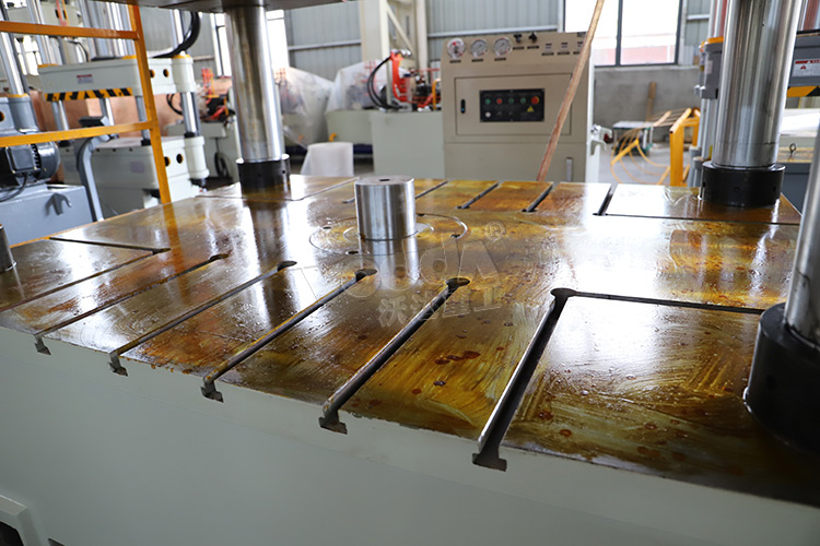 500噸液壓(ya)機帶頂出(chu)缸 500噸液壓(yā)機帶頂出(chu)缸