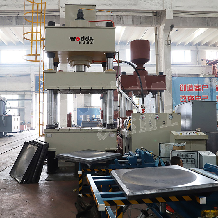 500噸不鏽鋼水(shui)箱液壓機 500噸(dūn)不鏽鋼水箱(xiāng)液壓機