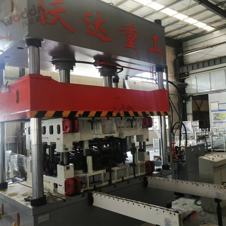 200噸汽車(che)内飾件液(ye)壓機 200噸汽(qì)車内飾件(jiàn)液壓機