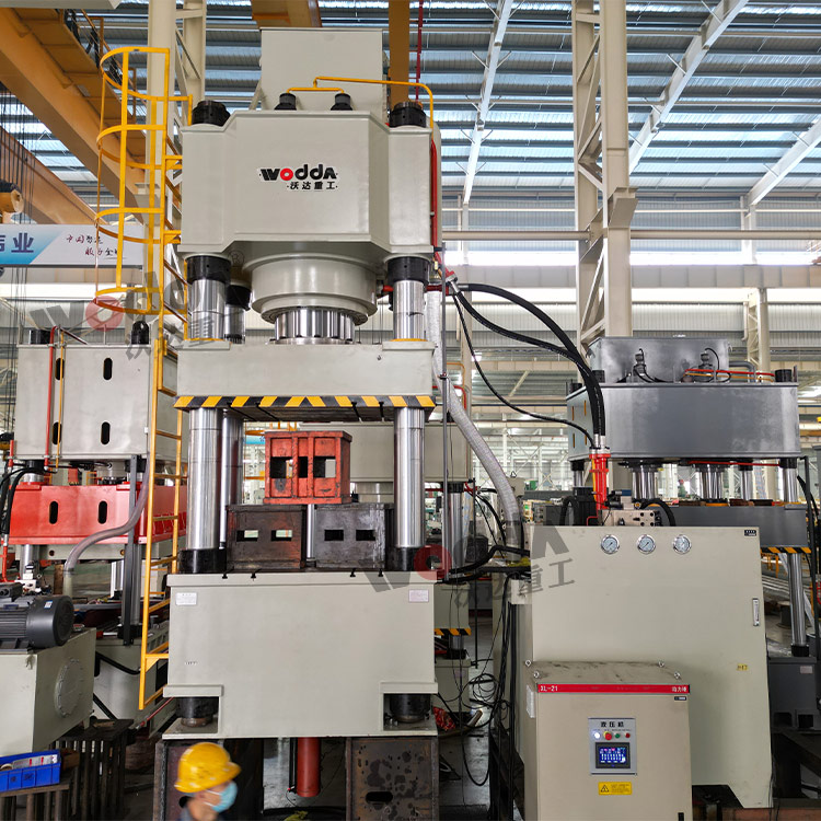 1000噸(dun)壓力機車間實物(wù) 1000噸壓力機車間實(shí)物