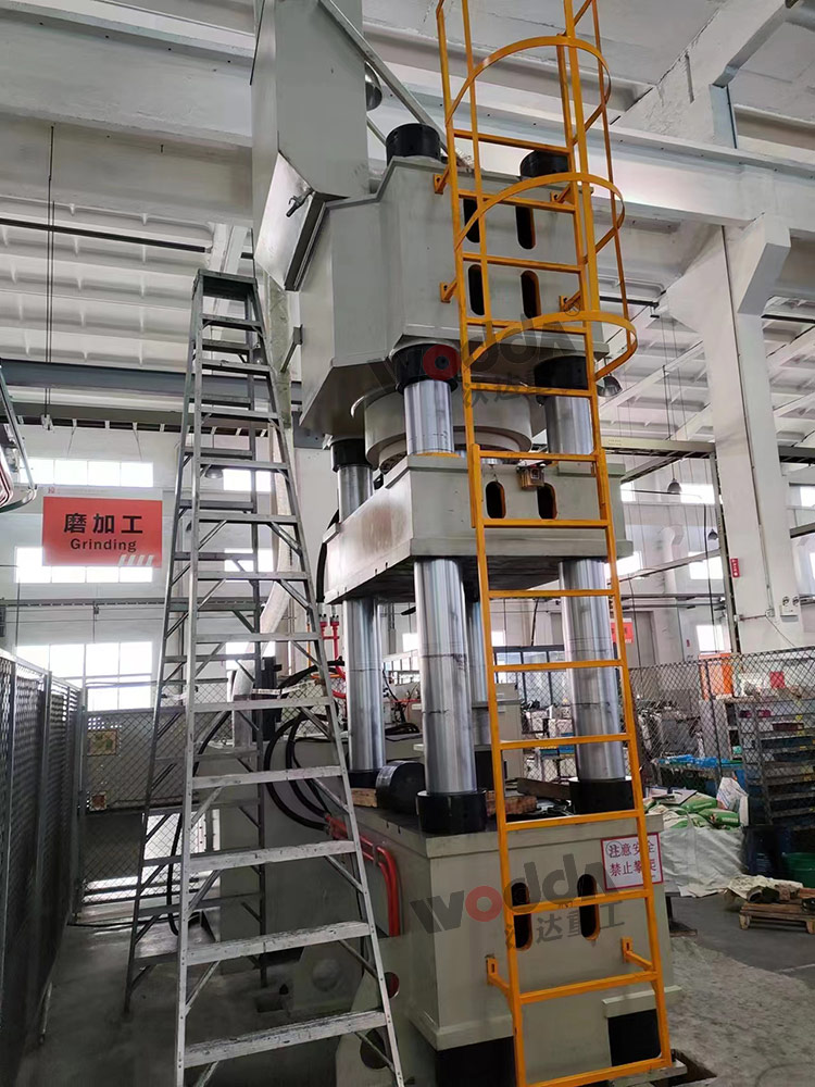 1000噸粉末成型(xíng)液壓機 1000噸粉末成(cheng)型液壓機