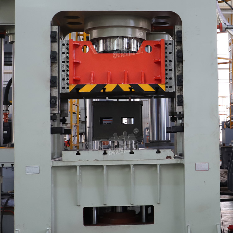 630T框架(jia)式液壓機機身(shen)(液壓墊) 630T框架式(shi)液壓機機身(液(ye)壓墊)